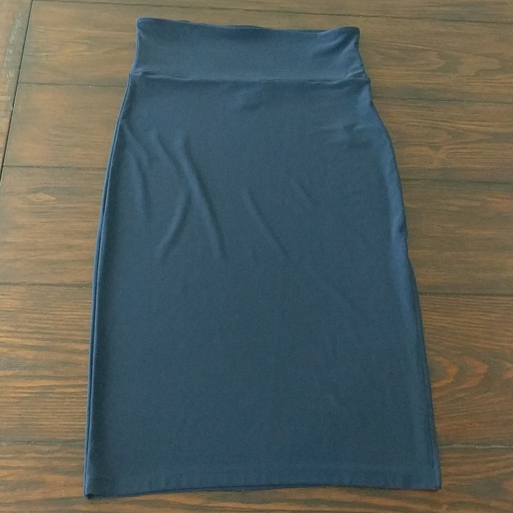 Form fitting pencil skirt